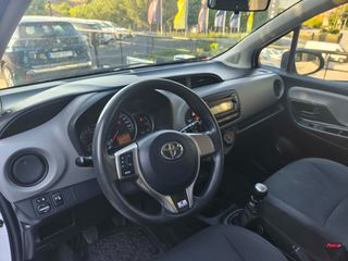 Toyota Yaris 2017-thumb-8