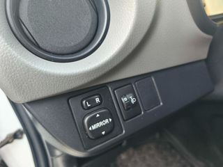 Toyota Yaris 2017-thumb-9