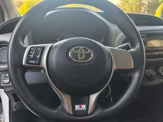 Toyota Yaris 2017-thumb-10