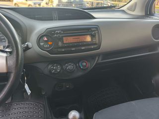 Toyota Yaris 2017-thumb-11