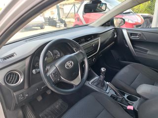 Toyota Auris 2013-thumb-5