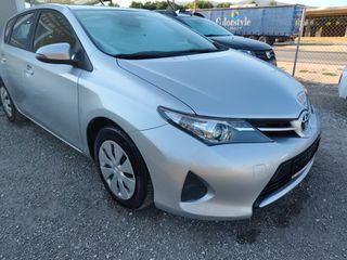 Toyota Auris 2013-thumb-1