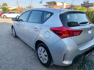 Toyota Auris 2013-thumb-2