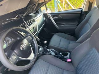 Toyota Auris 2013-thumb-6
