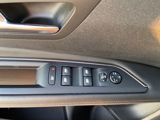 Peugeot 3008 2016 1.2 PURETECH 130 ALLURE-thumb-19