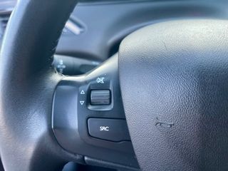 Peugeot 208 2019 1.2 PURETECH SIGNATURE -FUL EXTRA-thumb-45