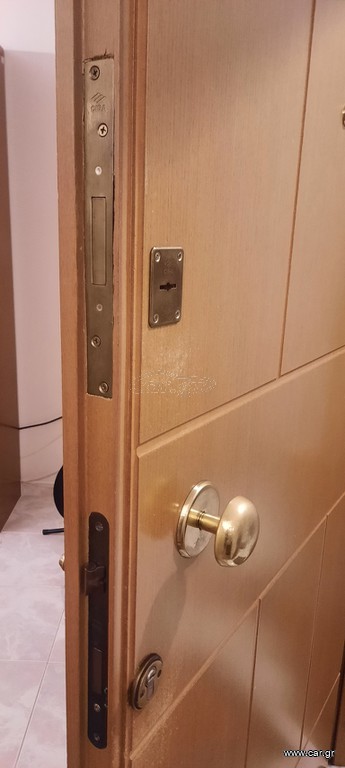 Πόρτα εισόδου διαμερίσματος