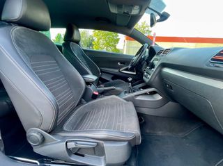 Volkswagen Scirocco 2010 1.4 TSI 160 HP-thumb-27