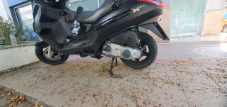 Piaggio XEvo 250 2015-thumb-5