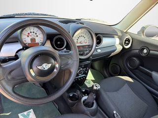 Mini Cooper D 2011 R56-thumb-11