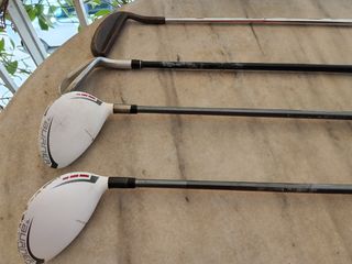 Διάφορα μπαστούνια golf.