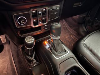 Jeep Wrangler 2018 SAHARA EDITION-thumb-37