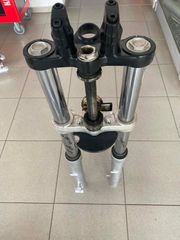 Aprilia Pegaso 650 injection (2001/2004) Μπροστινό σύστημα Με μονό Δισκοφρενο εμπρός μπουκάλες Σταυρός τιμονοπλακα Καβαλέτα Τιμονιού σε άριστη κατάσταση!!!