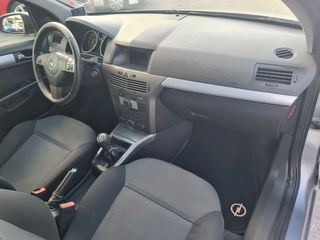 Opel Astra 2007-thumb-15