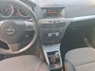 Opel Astra 2007-thumb-12