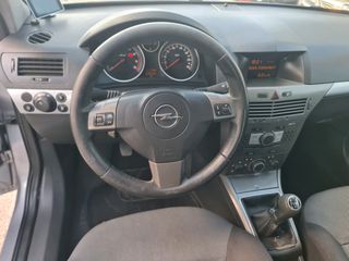 Opel Astra 2007-thumb-11