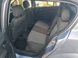 Opel Astra 2007-thumb-19