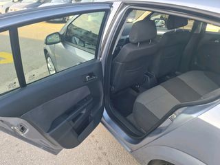 Opel Astra 2007-thumb-18