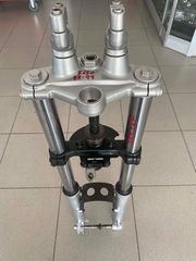 Bmw F 650 ST-Bmw-F-650-Funduro (1991/1999) Μπροστινό σύστημα Με μονό Δισκοφρενο εμπρός μπουκάλες Σταυρός τιμονοπλακα Καβαλέτα Τιμονιού σε άριστη κατάσταση!!!