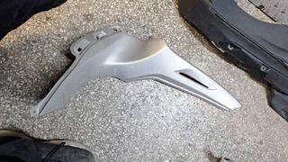 καπάκι πλαϊνό Piaggio Beverly 300