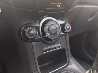 Ford Fiesta 2016 CELEBRATION+-thumb-17