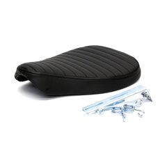 C-Racer C-Racer, Classic bobber solo seat. Large. Black