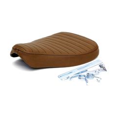 C-Racer C-Racer, Classic bobber solo seat. Large. Dark brown