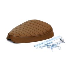 C-Racer C-Racer, Classic bobber solo seat. Medium. Dark brown
