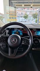 Mercedes-Benz GLA 180 2020-thumb-5