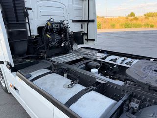 Volvo 2018 FH4 500-thumb-8