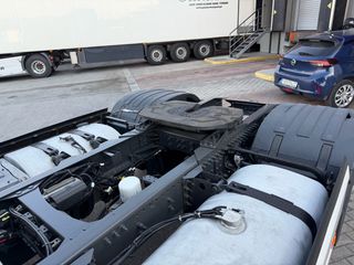 Volvo 2018 FH4 500-thumb-9