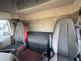 Volvo 2018 FH4 500-thumb-14