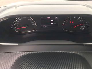 Peugeot 208 2022-thumb-6