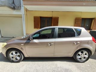 Kia Ceed / cee'd 2008-thumb-2