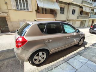 Kia Ceed / cee'd 2008-thumb-5