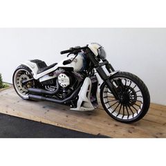 Cult-Werk Cult-Werk, radiator cover ‘Racing’. Gloss black