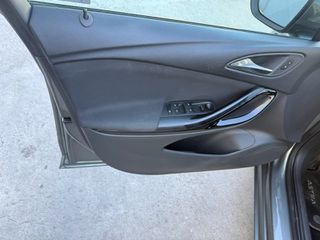 Opel Astra 2017-thumb-9