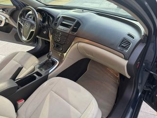 Opel Insignia 2010 STATION WAGON-thumb-8