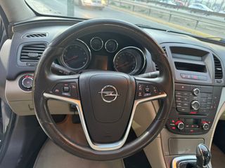 Opel Insignia 2010 STATION WAGON-thumb-12