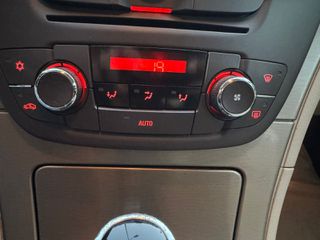 Opel Insignia 2010 STATION WAGON-thumb-15