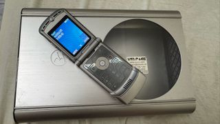 Motorola Razr V3 σαν καινούριο στο κουτί του