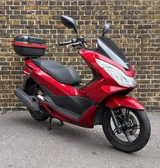 Πωλούνται πλαστικά απο PCX 150 2013 και σέλα γνήσια!