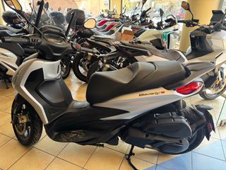 Piaggio Beverly 400 2023-thumb-1