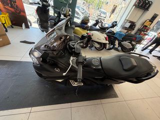 Yamaha T-MAX 560 2025 TECH MAX-thumb-2