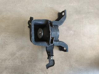 Βάση μηχανής δεξιά βενζίνη Toyota Auris 2006-2012