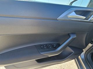 Volkswagen Polo 2018-thumb-10
