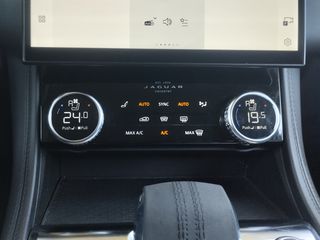 Jaguar F-Pace 2022 F-PACE P400e  AWD Hybrid-thumb-25