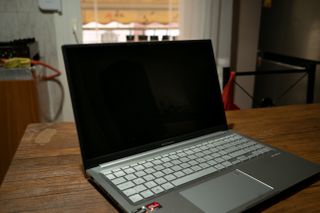 ASUS OLED 1TB VIVOBOOK-thumb-1