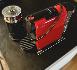 Nespresso Essenza Mini De'Longhi με αφρογαλιέρα Aeroccino σαν καινούργιο