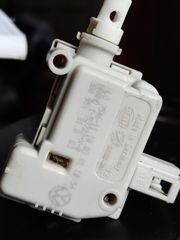 γνήσιος μηχανισμός κλειδαριάς (actuator) για το πορτμπαγκάζ ή την τάπα καυσίμου